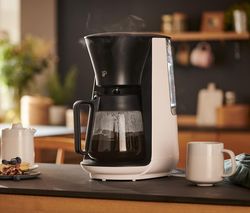 Kávovar na prekvapkávanú kávu »Let's Brew« od Tchibo, biely
