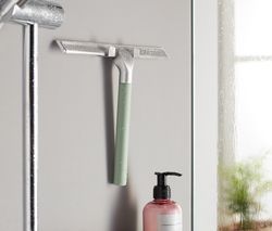 Kúpeľňová stierka s praktickým držiakom na stenu, zelená