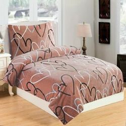 Mikroplyšové posteľné obliečky - béžové srdiečka, 140x200 cm