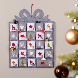 Plstený závesný adventný kalendár s vreckami