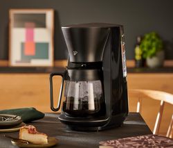 Kávovar na prekvapkávanú kávu »Let's Brew« od Tchibo, čierny