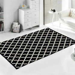 Čierno-biely obojstranný koberec Madalyon, 120 × 180 cm