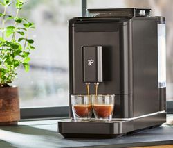 Plnoautomatický kávovar Tchibo „Esperto2 Caffè“, granitový čierny + 1 kg kávy Barista pre držiteľov TchiboCard*