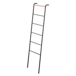Čierny dekoratívny rebrík s detailom z bukového dreva YAMAZAKI Tower Ladder